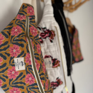 Banane fleurie, tissu matelassé